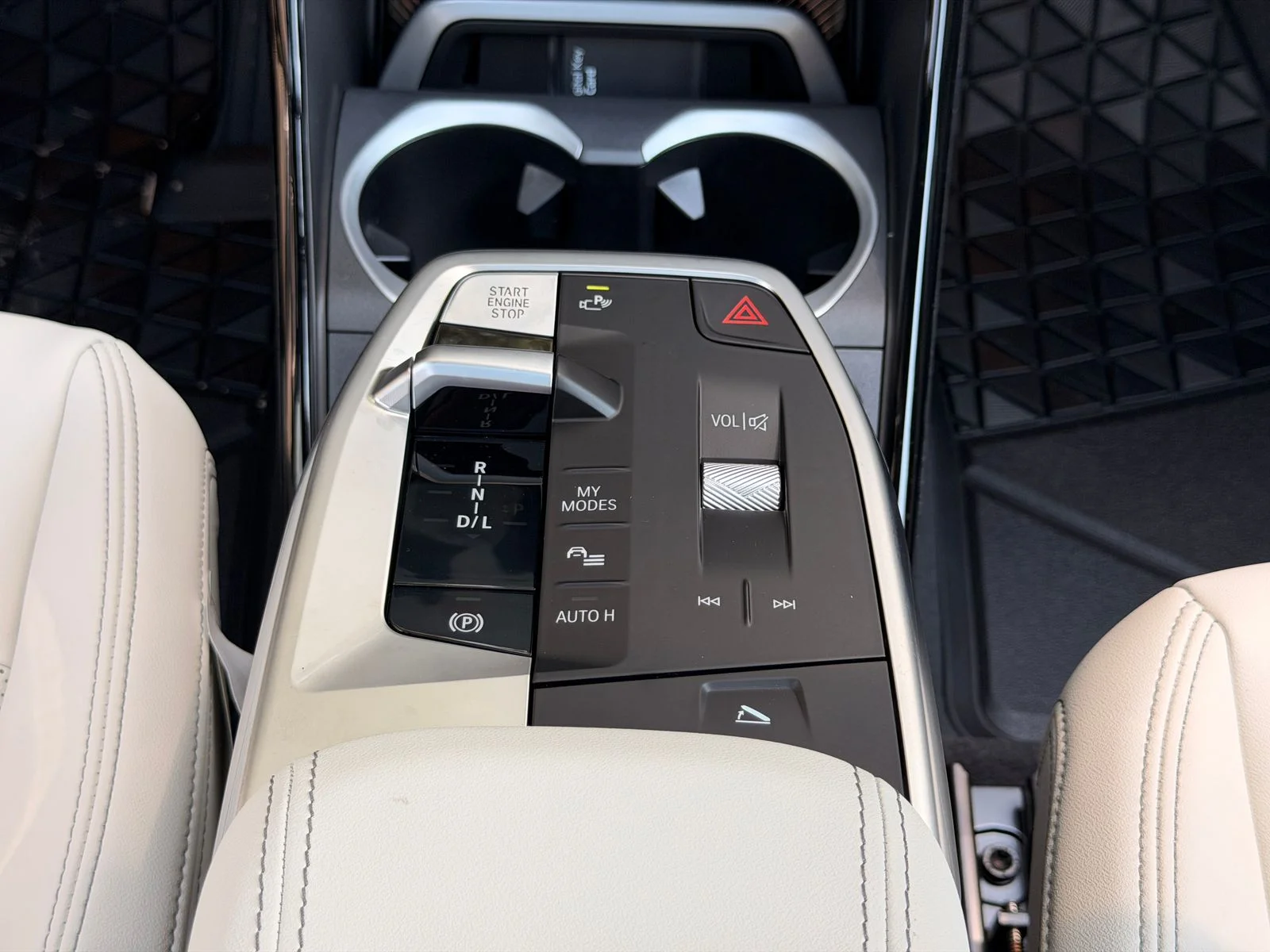New 2026 Cape York Green Metallic BMW xDrive28i image 21