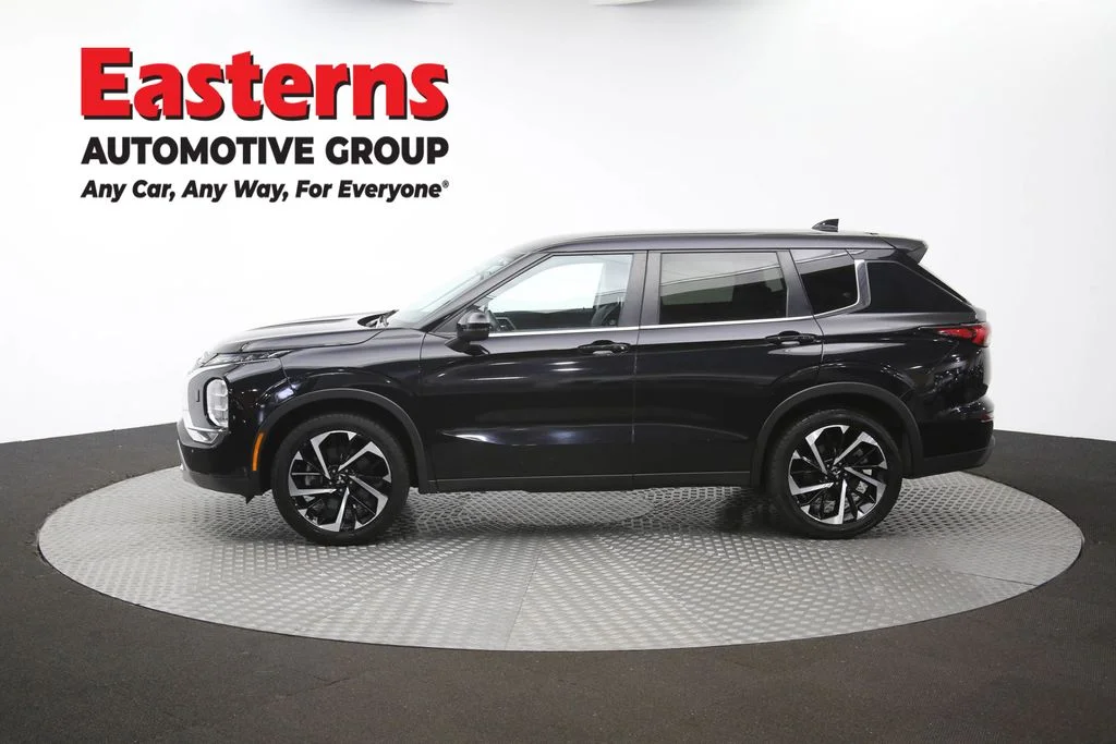 Used 2024 Black Mitsubishi SE image 59