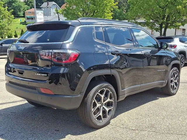 New 2026 Diamond Black Crystal Pearl-Coat Exterior Paint Jeep Limited image 4
