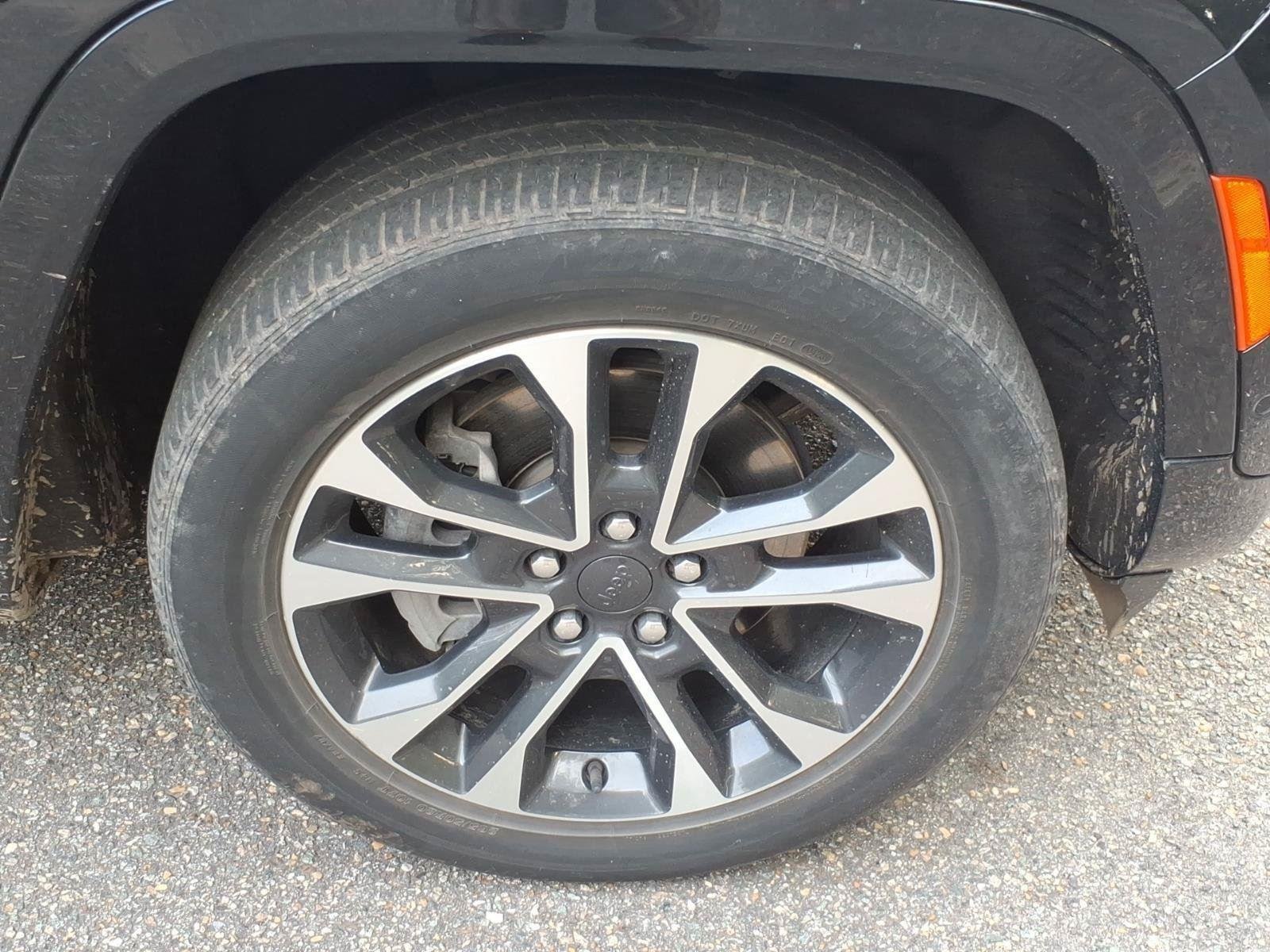 Used 2023 Diamond Black Crystal Pearlcoat Jeep Overland image 9