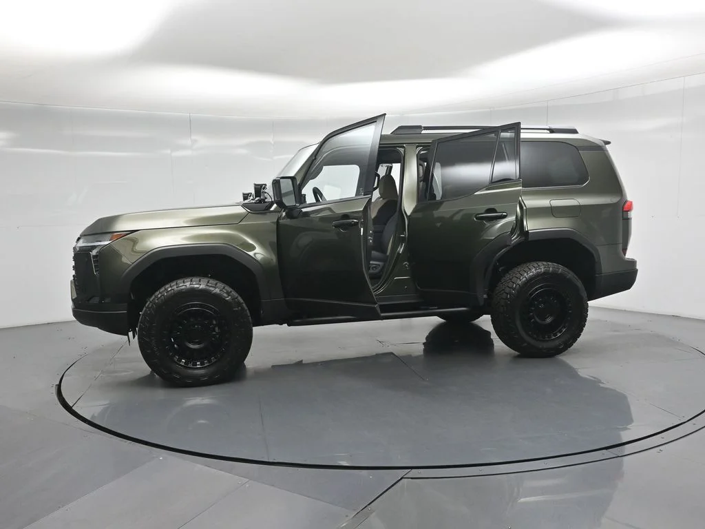 Used 2025 Green Lexus 550 Overtrail+ image 34