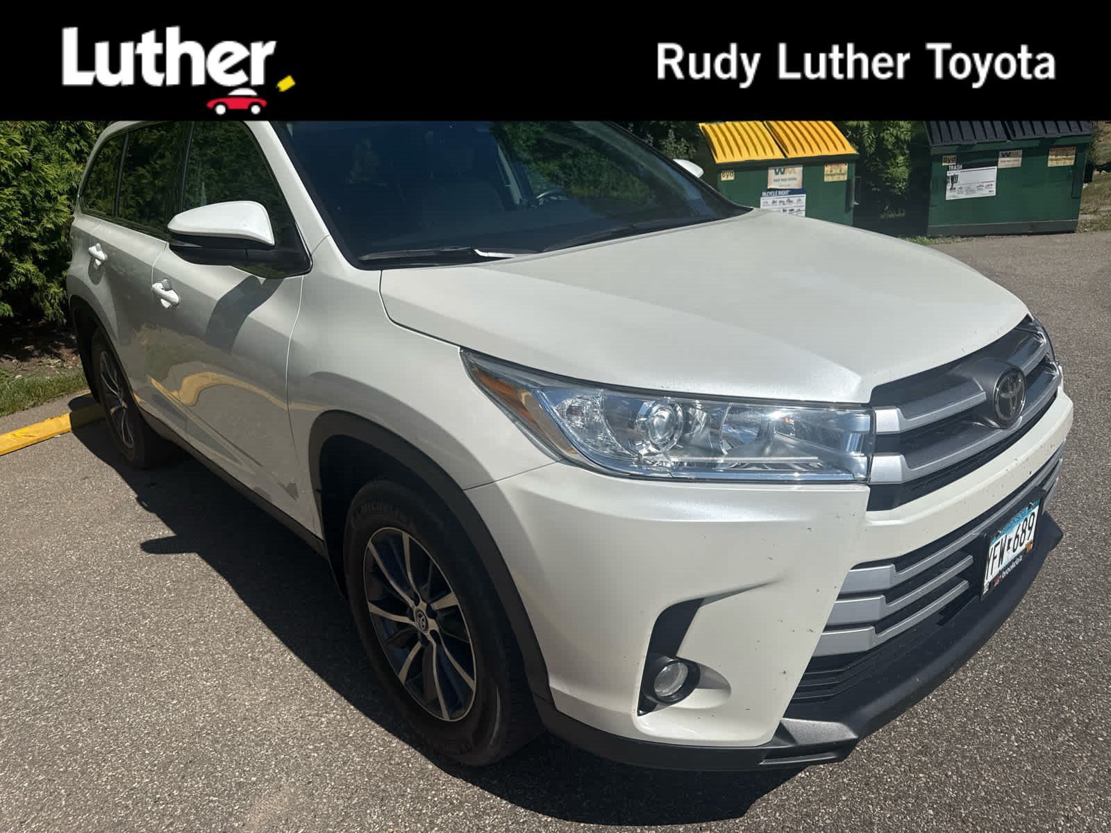 Used 2019 Blizzard Pearl Toyota XLE image 1
