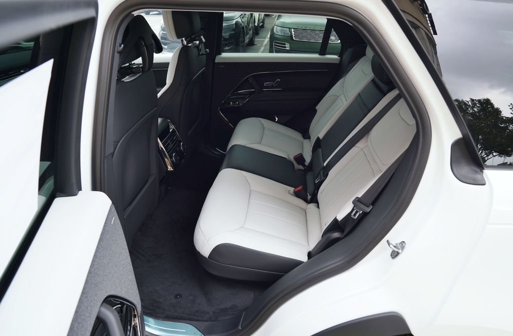 New 2026 Fuji White Land Rover Dynamic SE image 33
