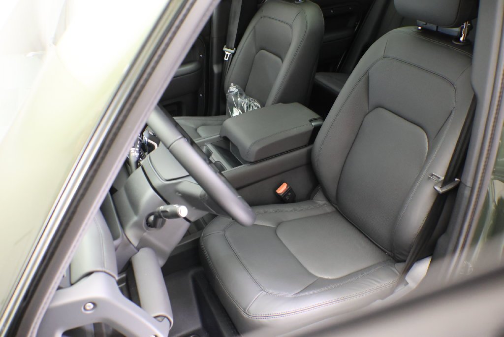 New 2026 Woolstone Green Land Rover X-Dynamic SE image 31