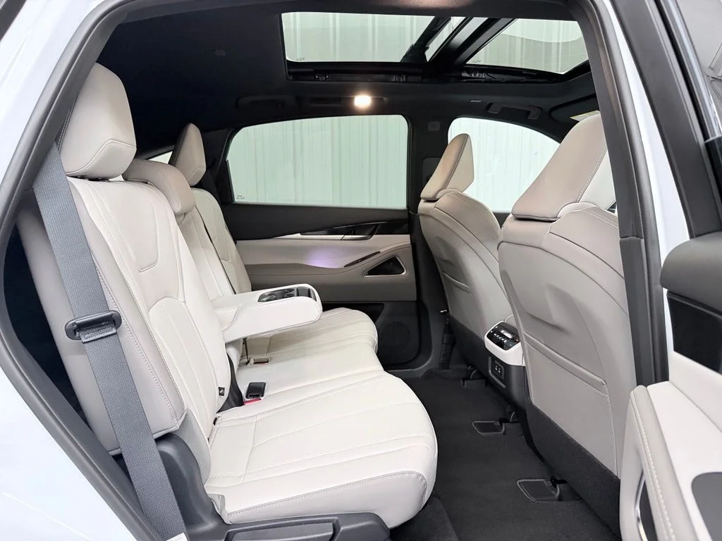 New 2027 White / Black INFINITI SPORT image 47