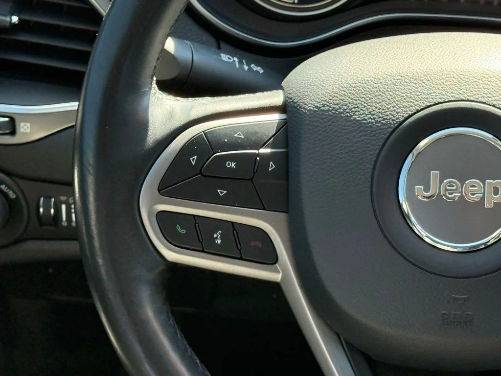 Used 2021 Black Jeep Latitude Lux image 23