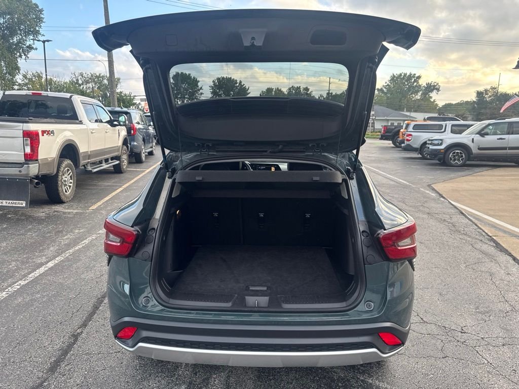 Used 2025 Gray Chevrolet LT image 38