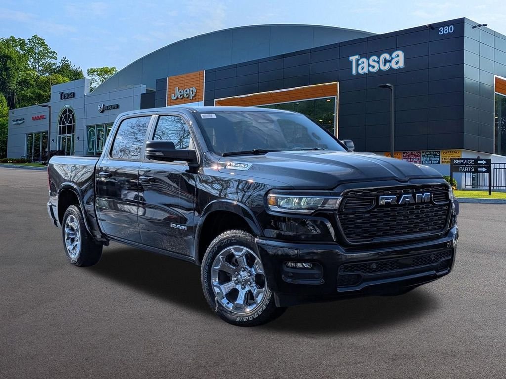 Diamond Black Crystal Pearl-Coat Exterior Paint 2026 RAM 1500 Big Horn Crew Cab 4WD Pickup Truck Four-Wheel Drive 8-Speed Automatic