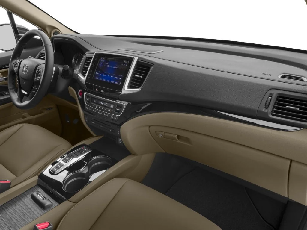 Used 2017  Honda Touring image 10