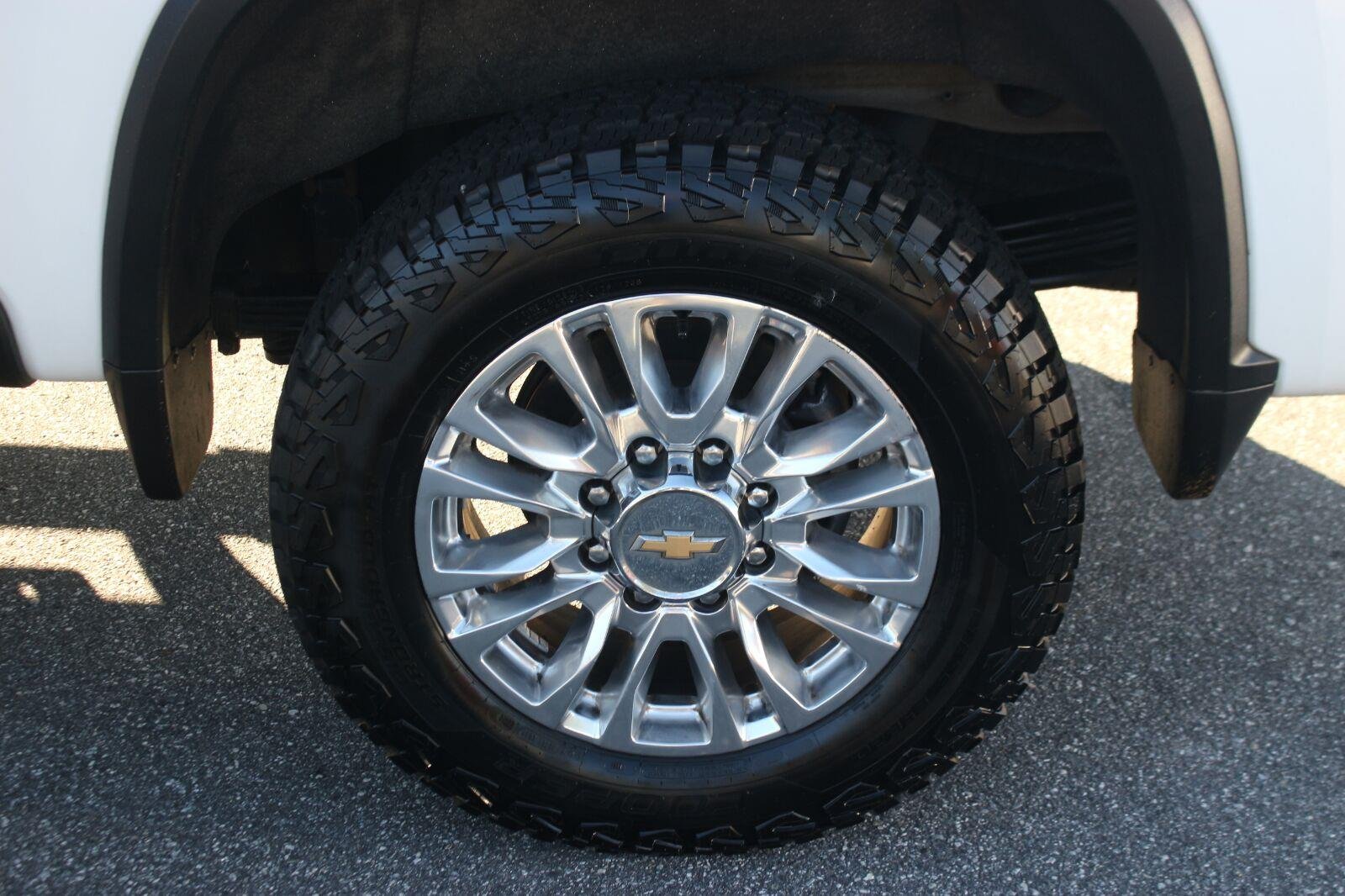 Used 2021 SUMMIT WHITE Chevrolet High Country image 40