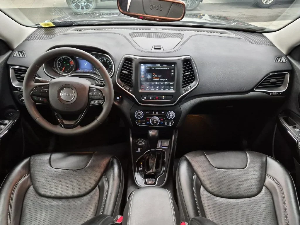 Used 2023 Gray Jeep Altitude image 22