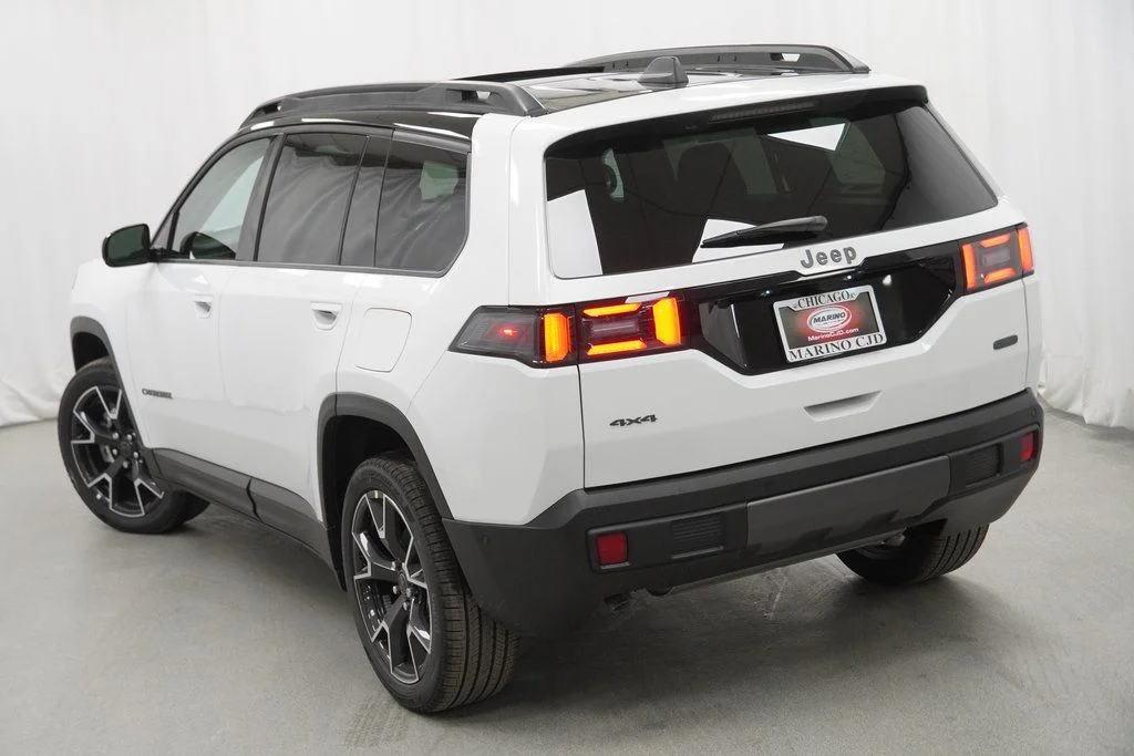 New 2026 Bright White Clear-Coat Exterior Paint Jeep Overland image 11