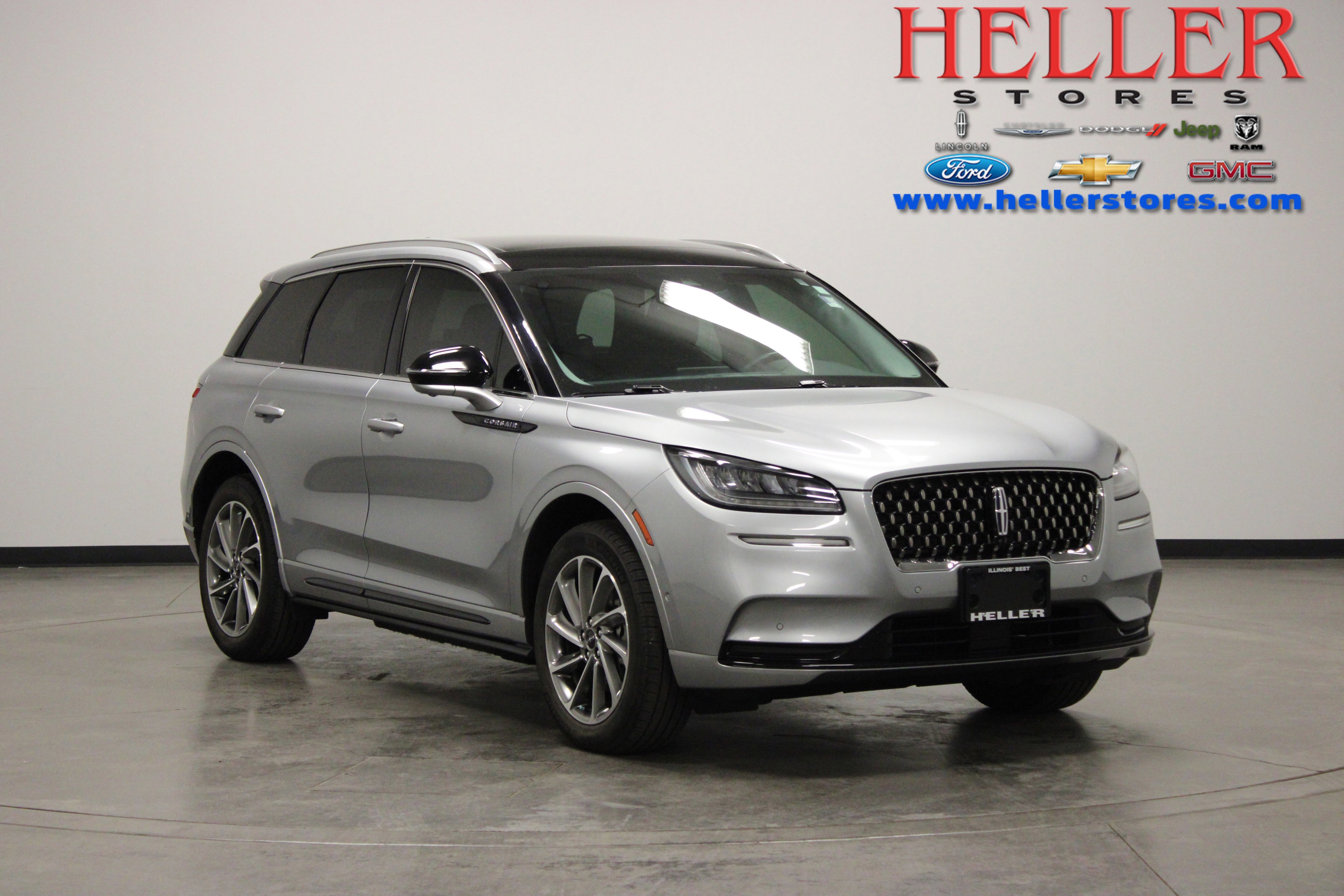Used 2022 Silver Radiance Metallic Clearcoat Lincoln Grand Touring image 1