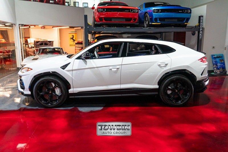Used 2019  Lamborghini Base image 17