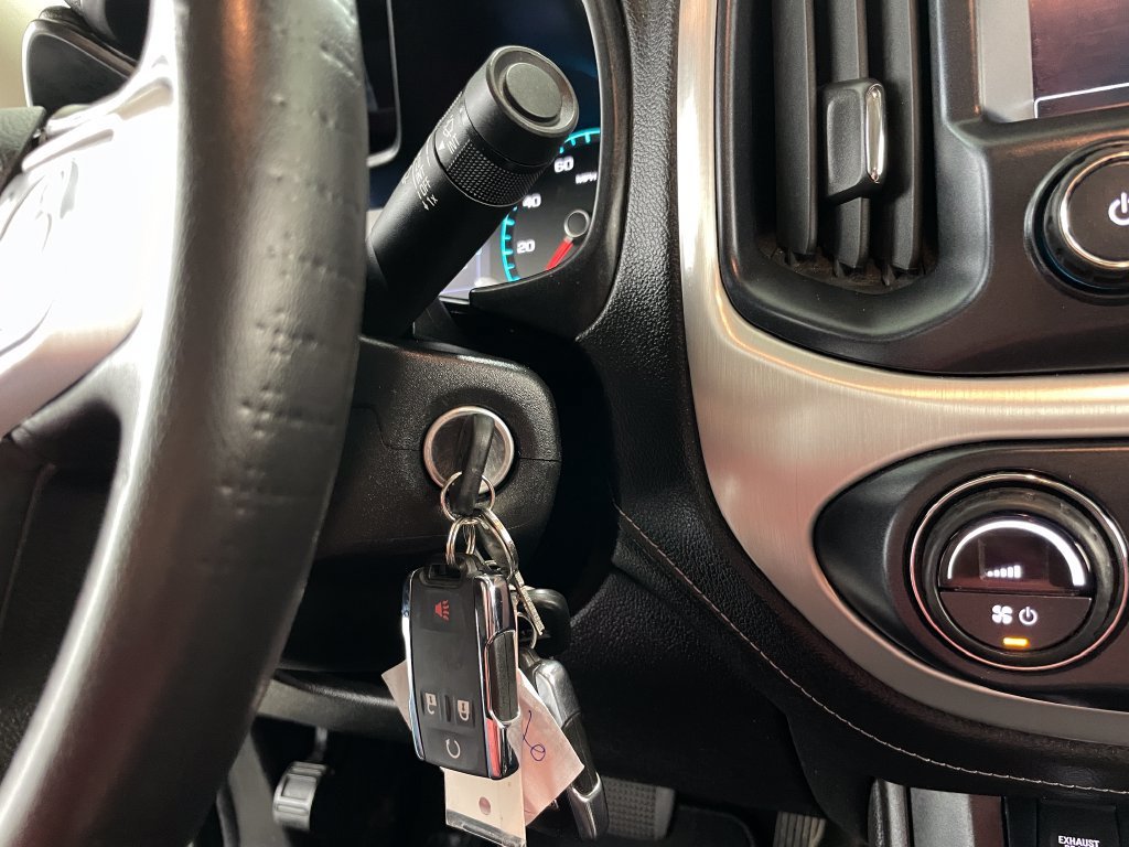 Used 2017 DARK SLATE METALLIC GMC 4WD SLT image 31