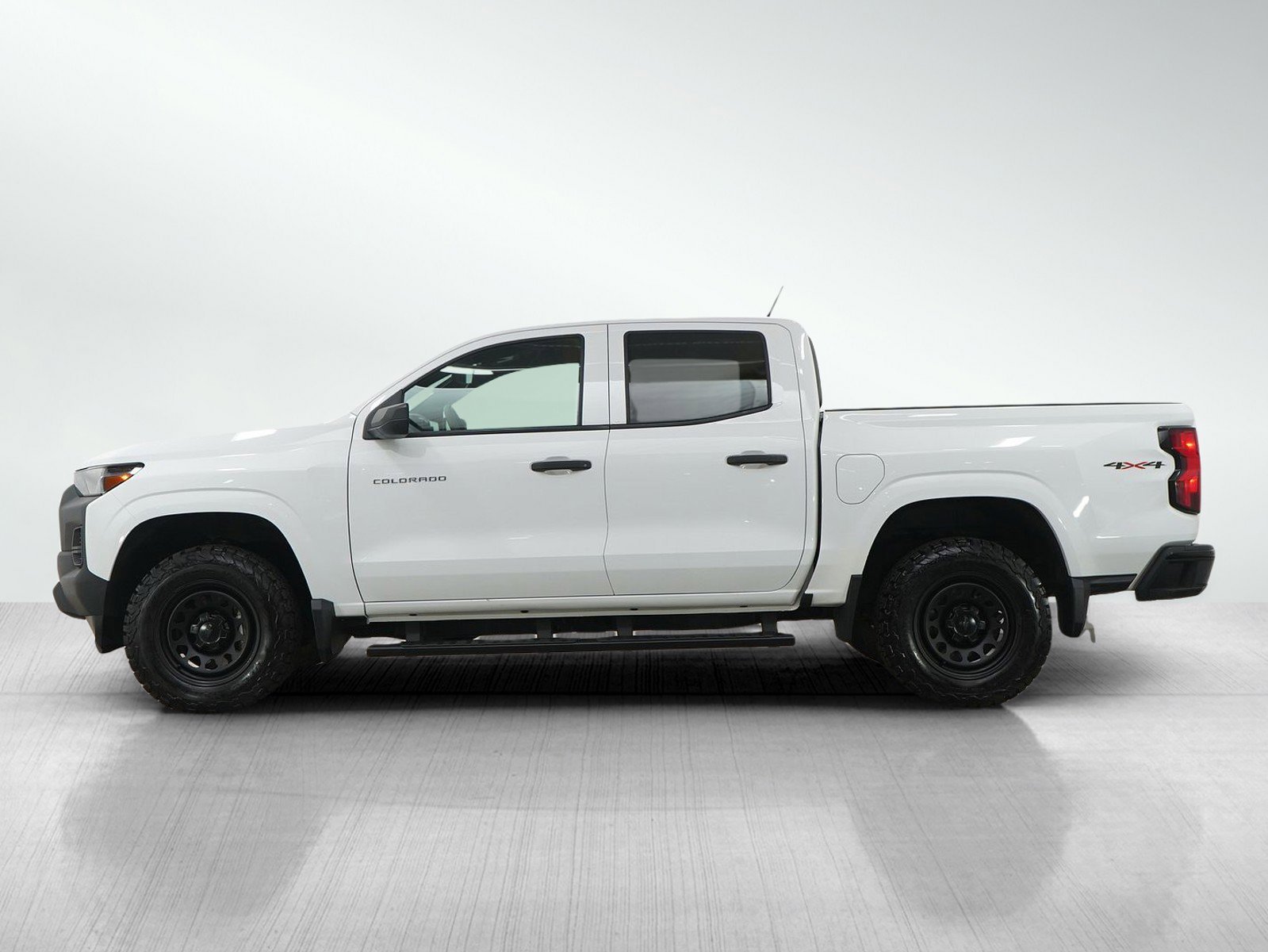 Used 2024 Chevrolet Colorado WT with VIN 1GCGTBEC3R1218252 for sale in White Bear Lake, Minnesota