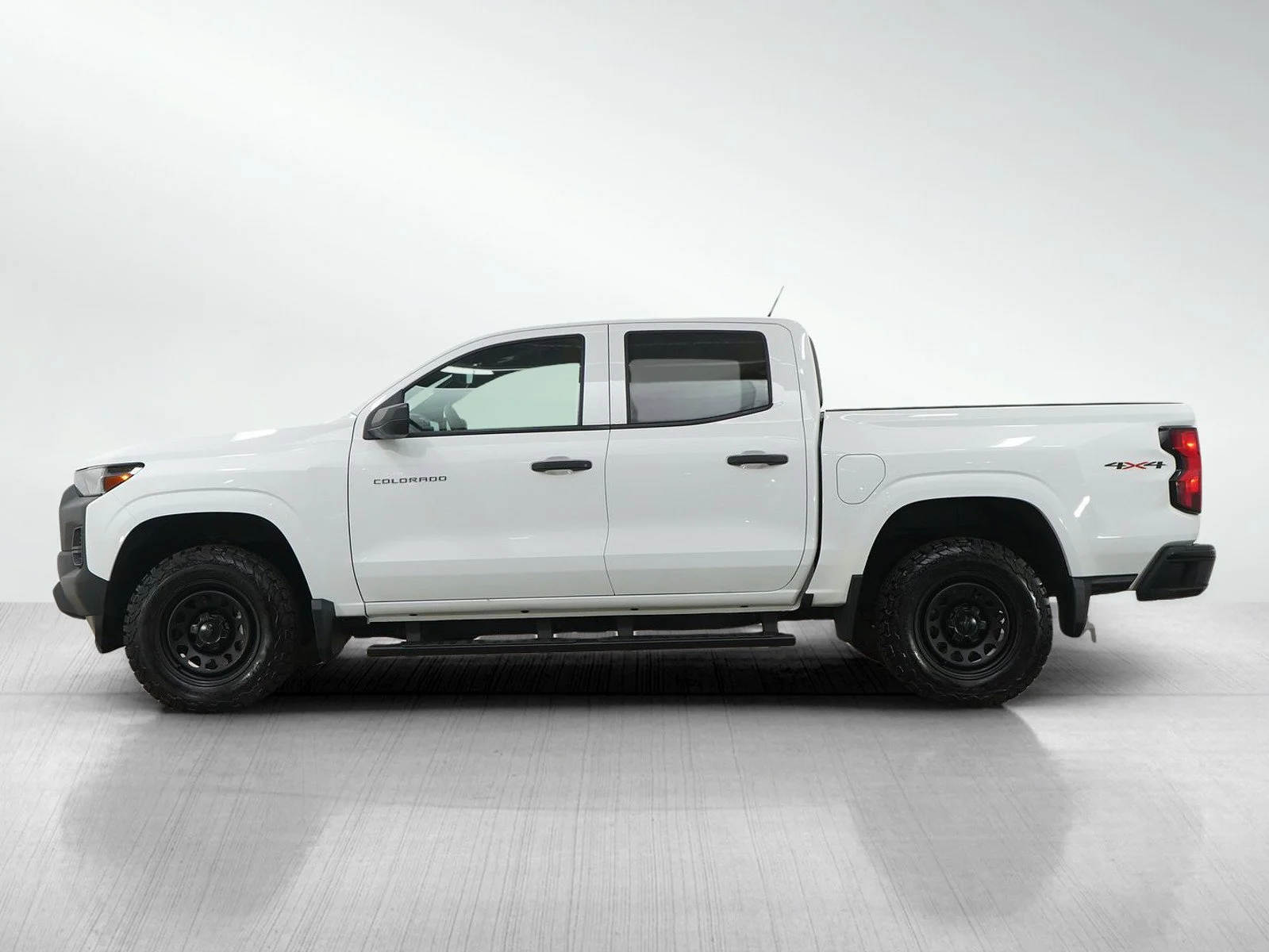 Used 2024 Chevrolet Colorado WT with VIN 1GCGTBEC3R1218252 for sale in White Bear Lake, Minnesota