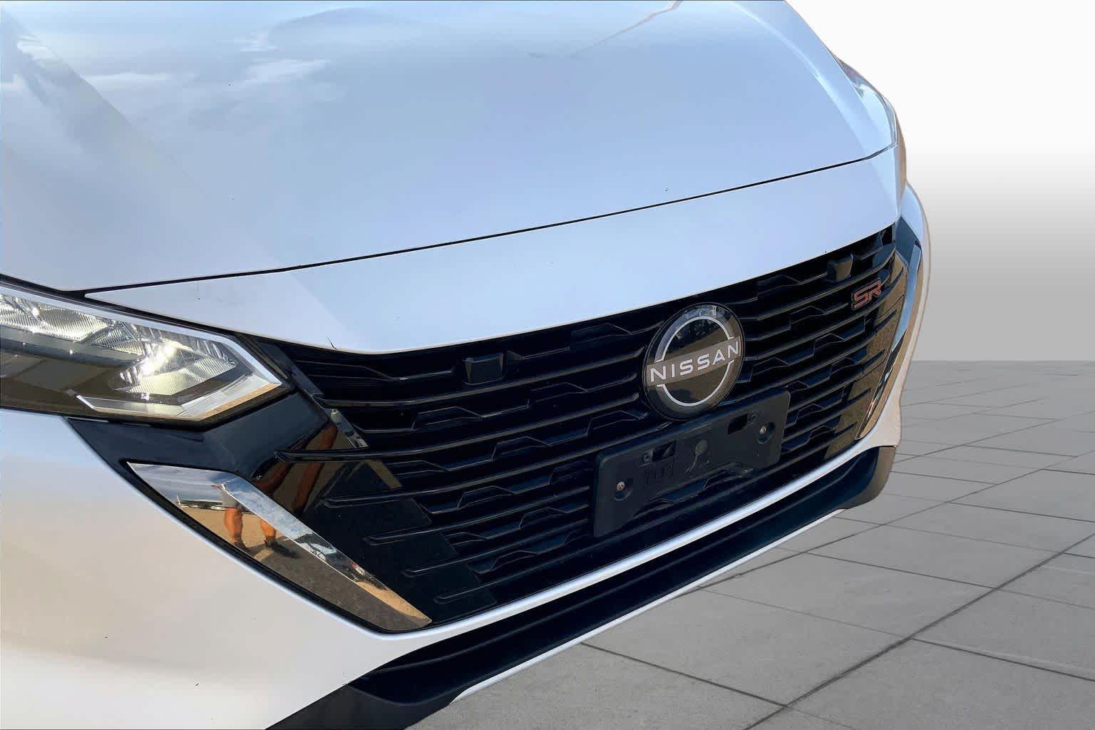 Used 2025 Aspen White Tricoat/Super Black Nissan SR image 30