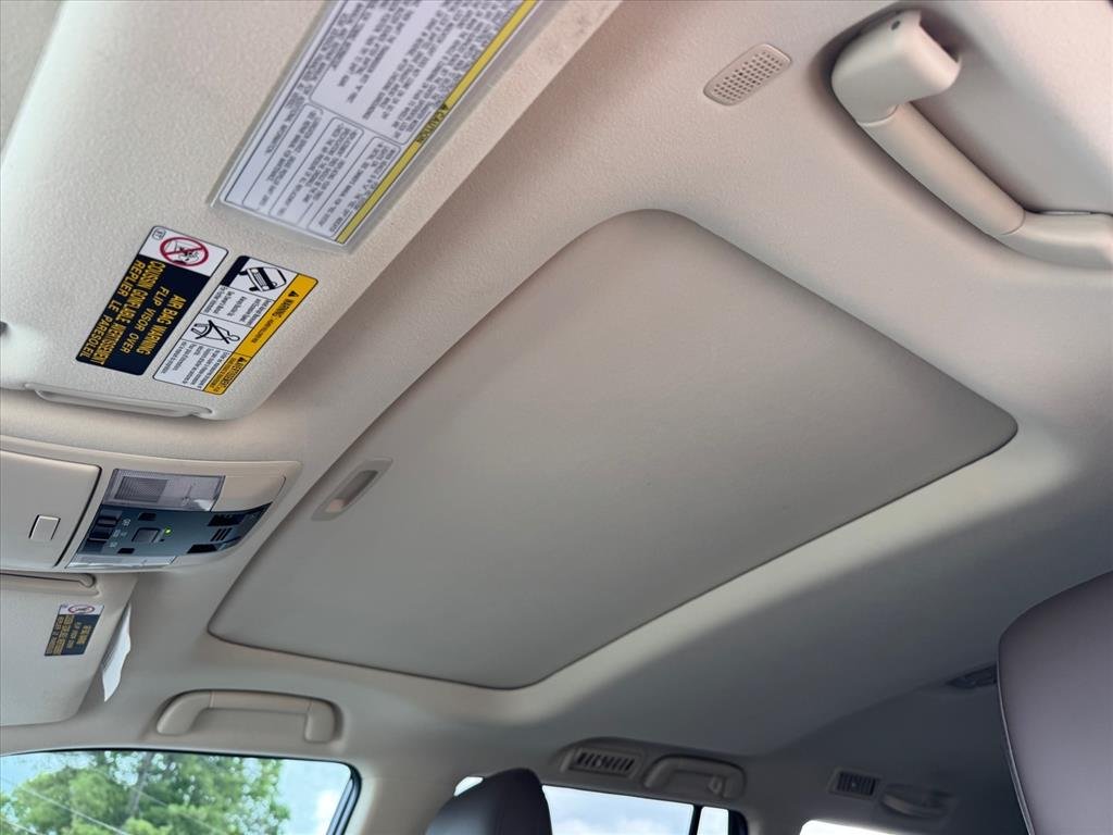 Used 2021 Starfire Pearl Lexus 460 Premium image 19