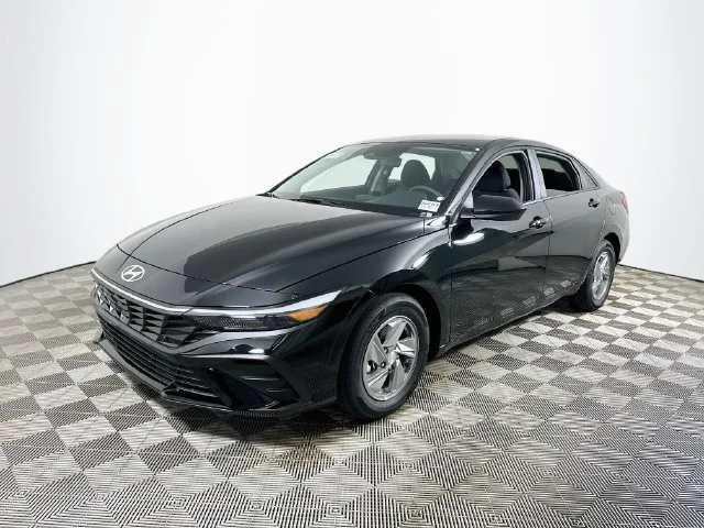 New 2026 Hyundai ELANTRA SE
