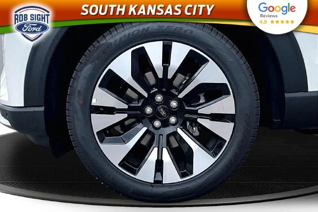 New 2026 Star White Metallic Tri-Coat Ford Platinum™ image 14