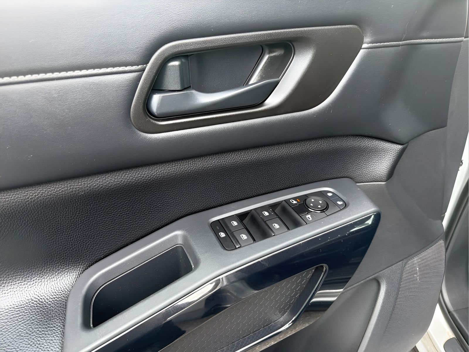 Used 2024 Silver Nissan SV image 15