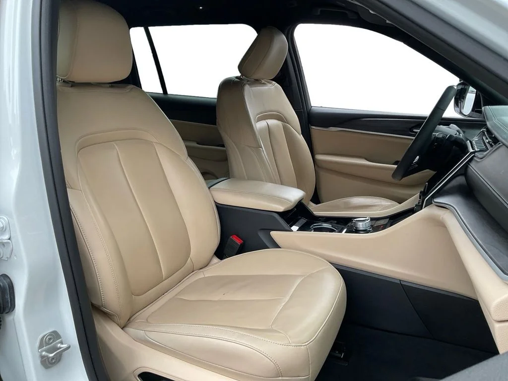 Used 2023 White Jeep Limited image 27