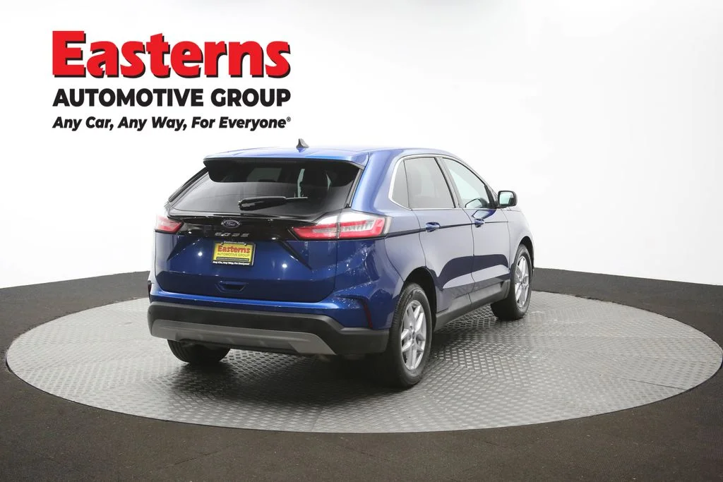 Used 2021 Blue Ford SEL image 38