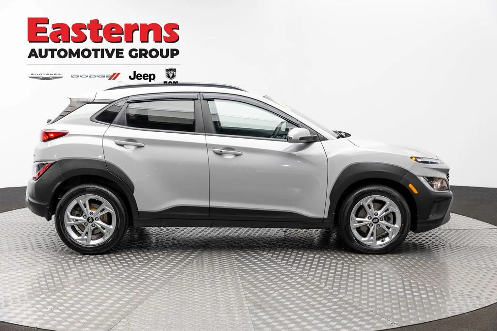 Used 2022 Silver Hyundai SEL image 4
