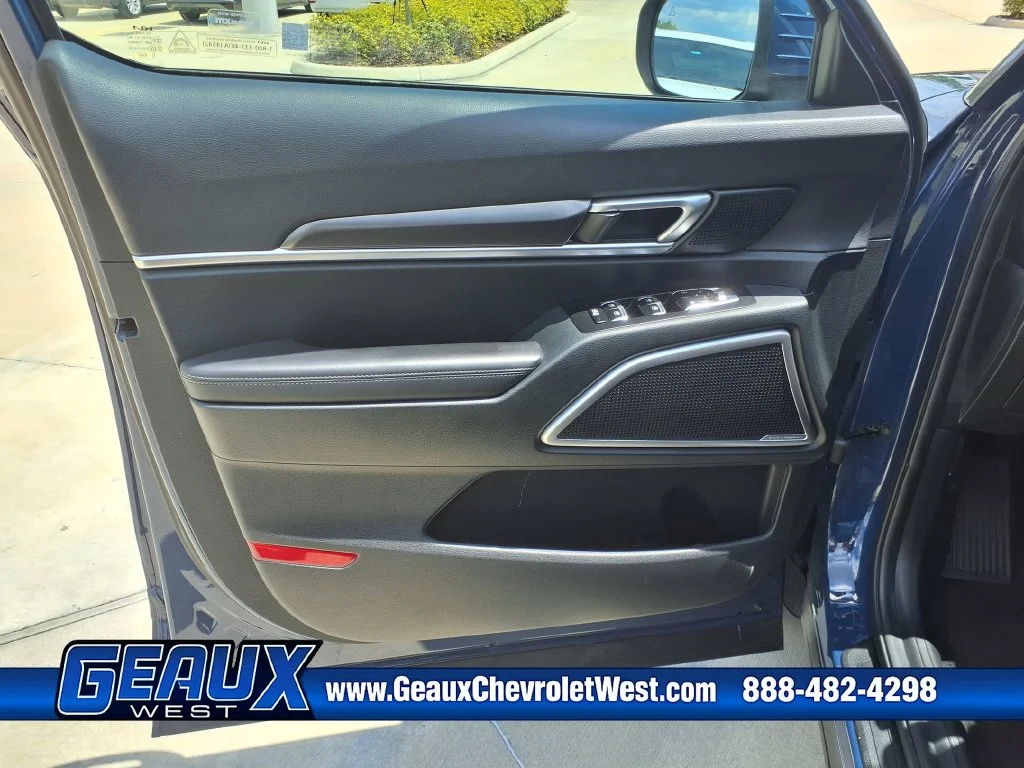 Used 2025 Black Kia S image 14