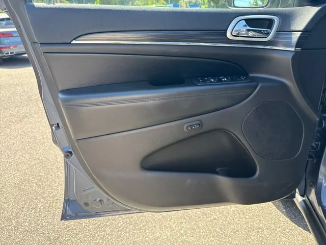 Used 2019 Pacific Blue Clearcoat Jeep Limited image 15