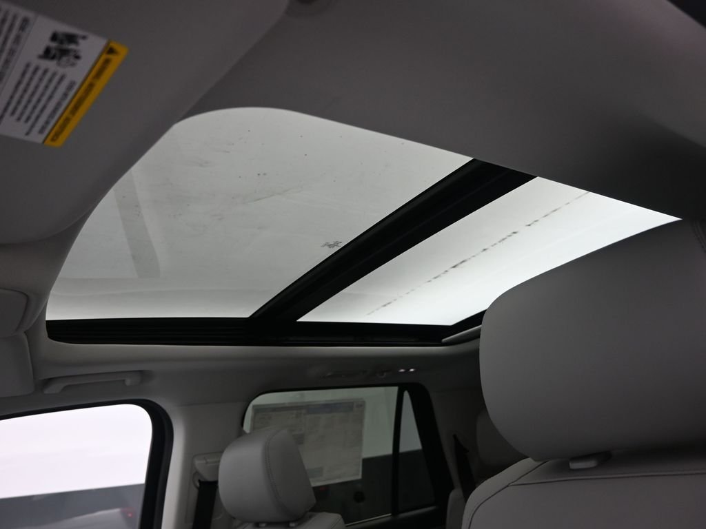 New 2026 Star White Metallic Tri-Coat Ford Active image 9