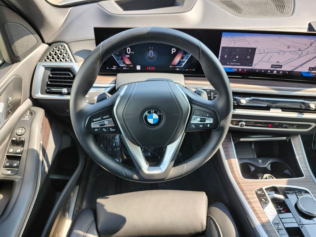 Used 2024 Gray BMW xDrive40i image 14