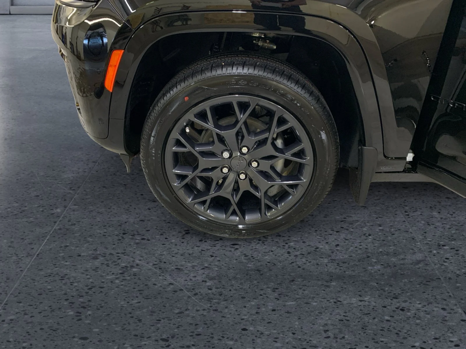 New 2026 Diamond Black Crystal Pearl Jeep Summit image 9