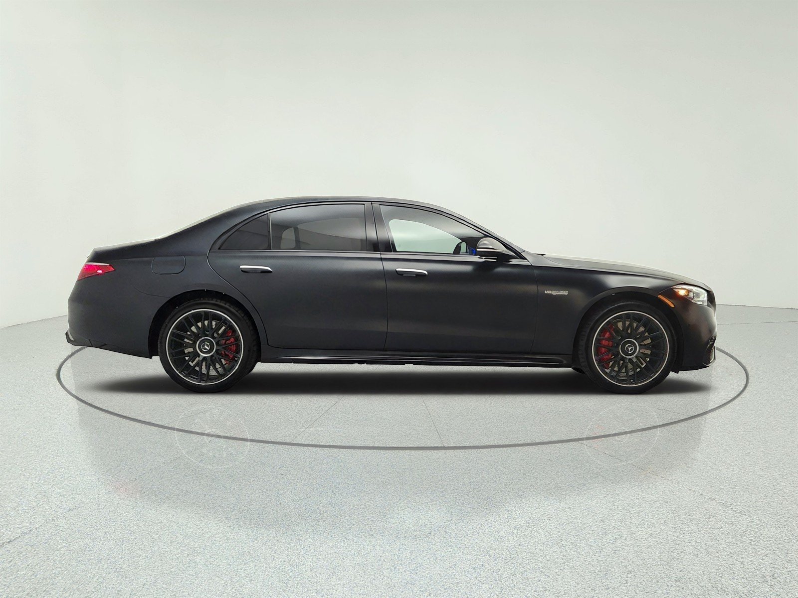 Used 2025 MANUFAKTUR Signature Night Black Magno Mercedes-Benz AMG® S 63 E 4MATIC Sedan image 4