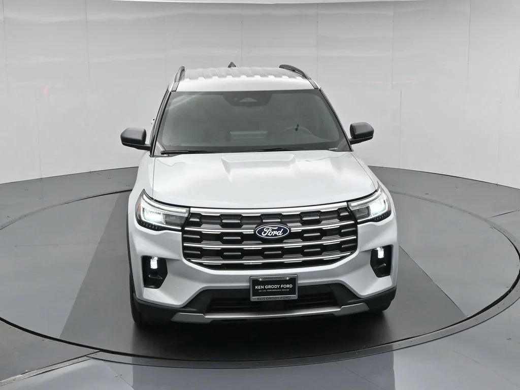 New 2027 Avalanche Gray Ford Active image 42