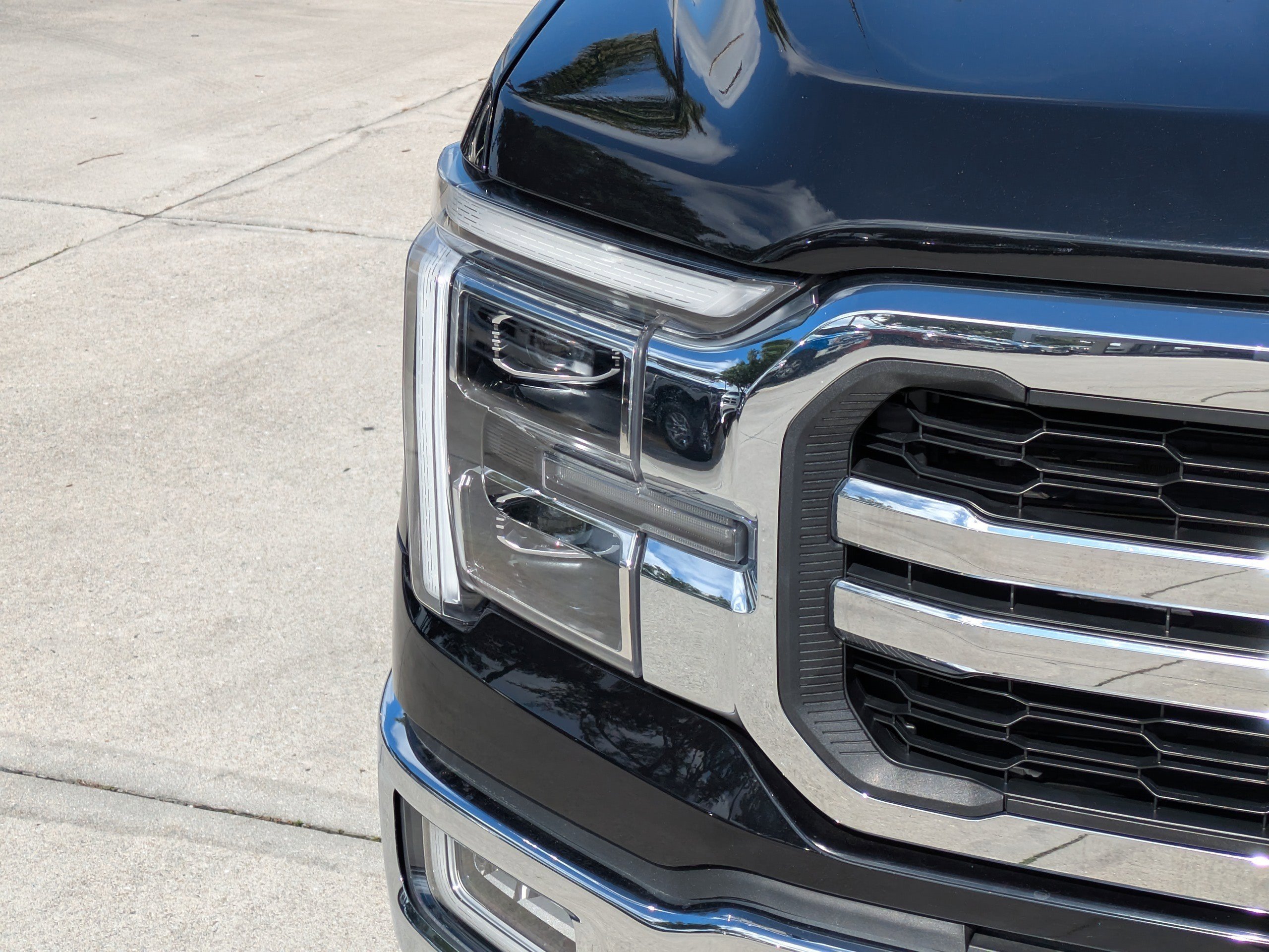 Used 2024 Black Metallic Ford LARIAT image 9