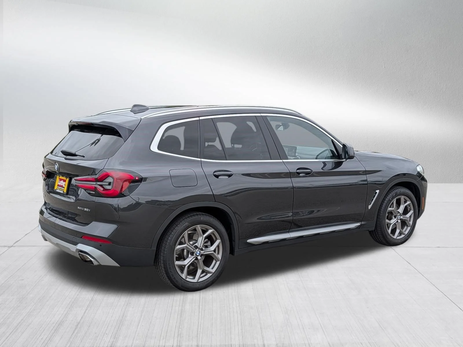 Used 2022 Dark Graphite Metallic BMW xDrive30i image 7