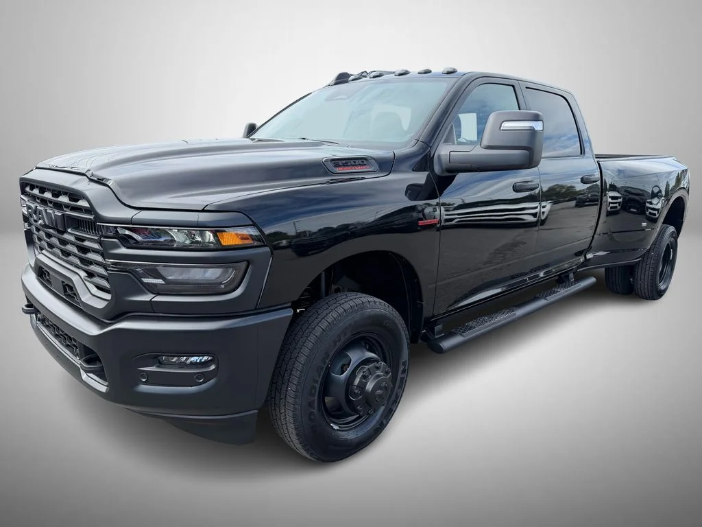 New 2026 Diamond Black Crystal Pearl-Coat Exterior Paint RAM Tradesman image 2