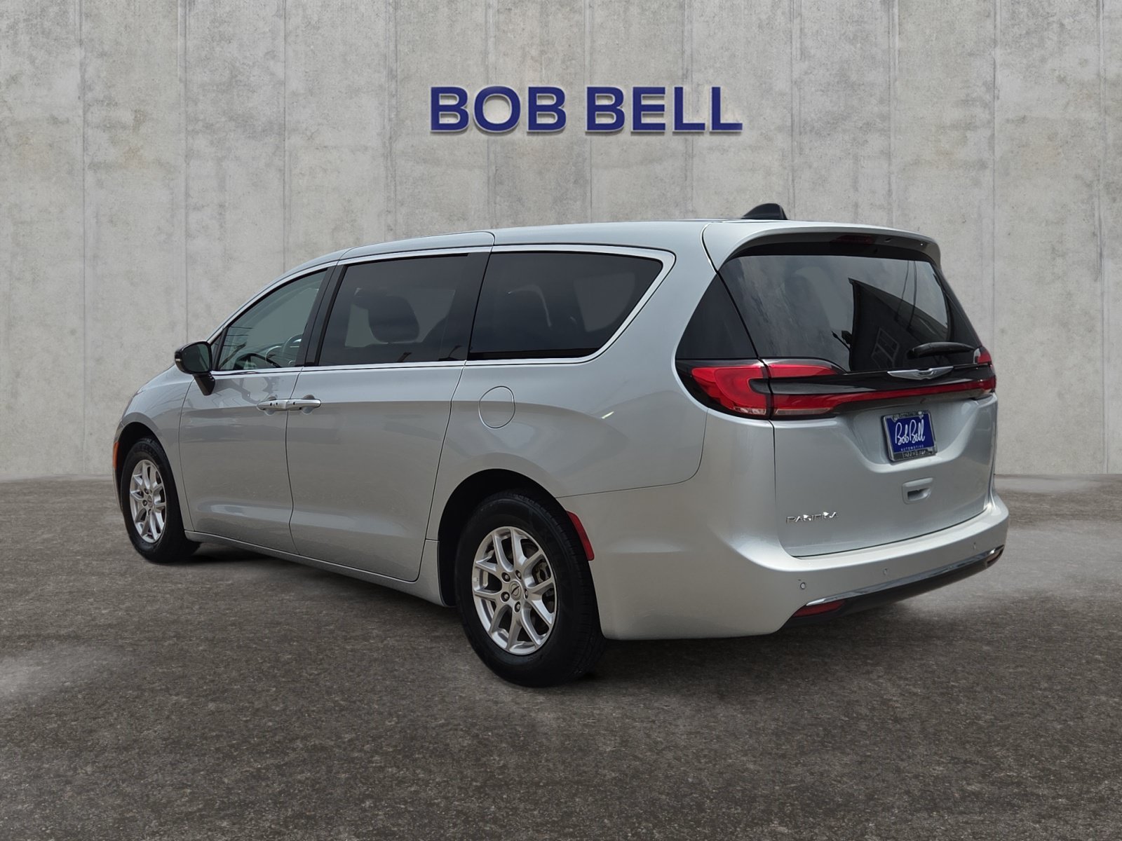 Used 2024 Silver Mist Clearcoat Chrysler Touring L image 3