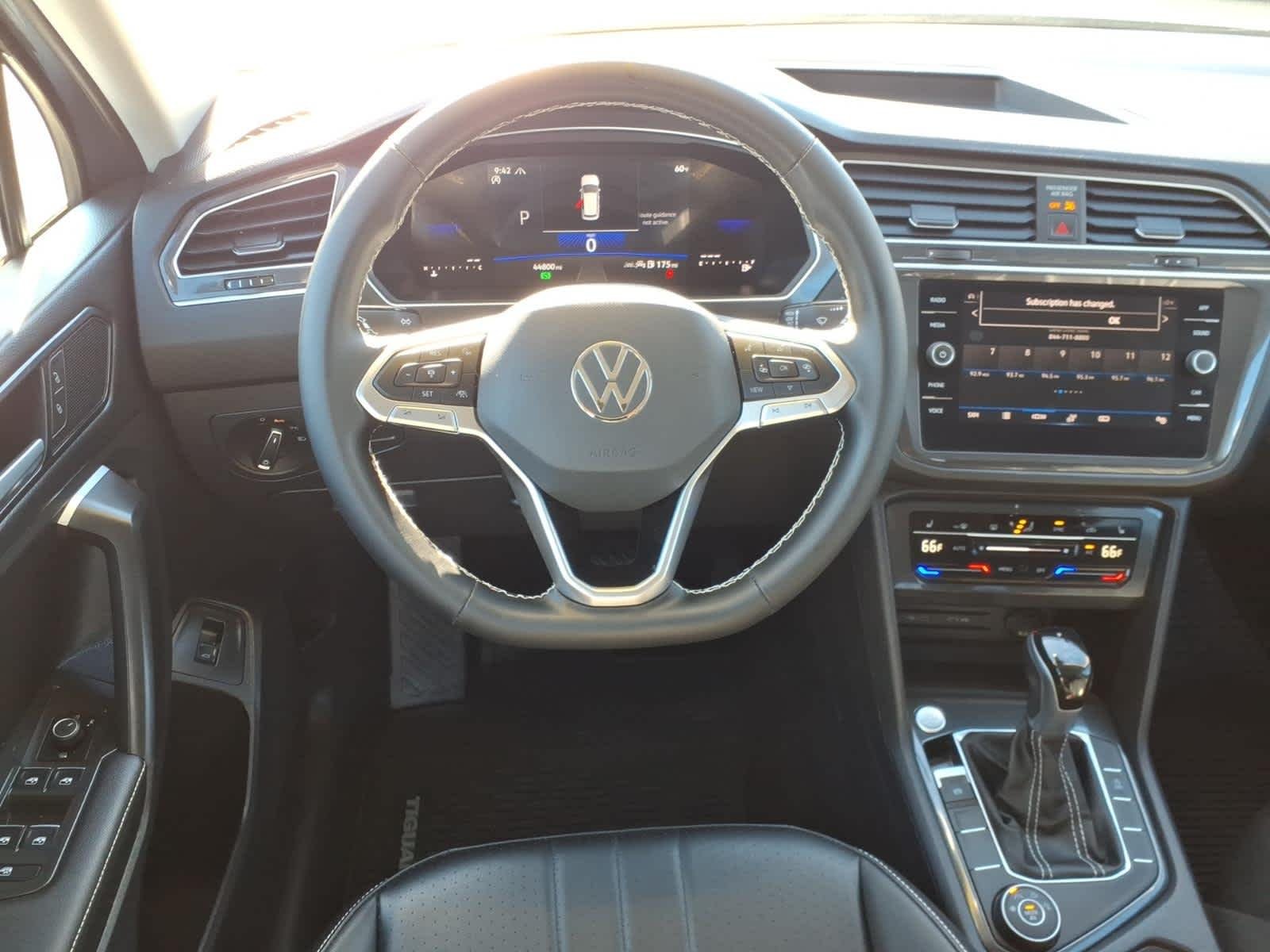 Certified Used 2024 Pyrite Silver Metallic Volkswagen SE image 14