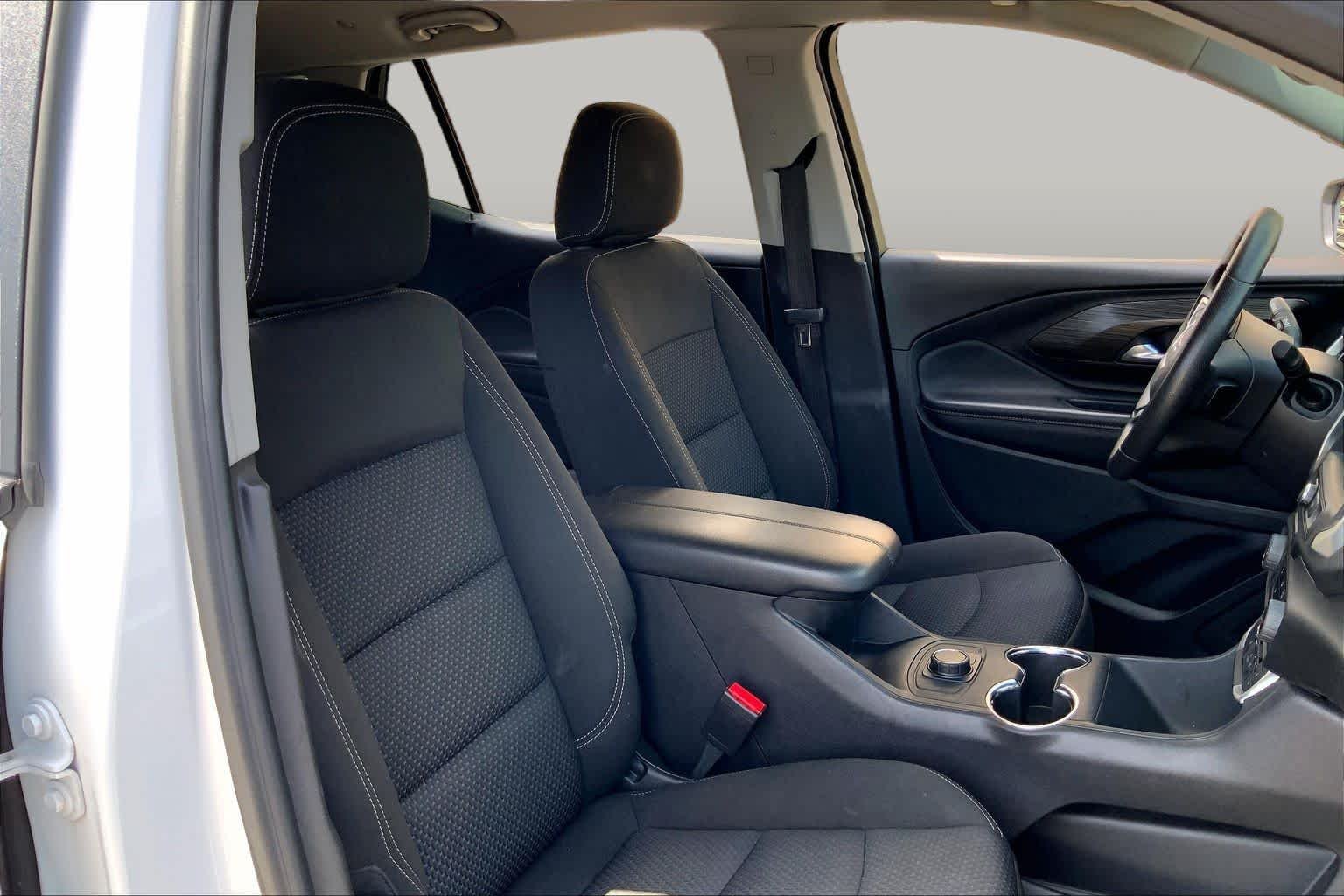 Used 2024 Summit White GMC SLE image 9