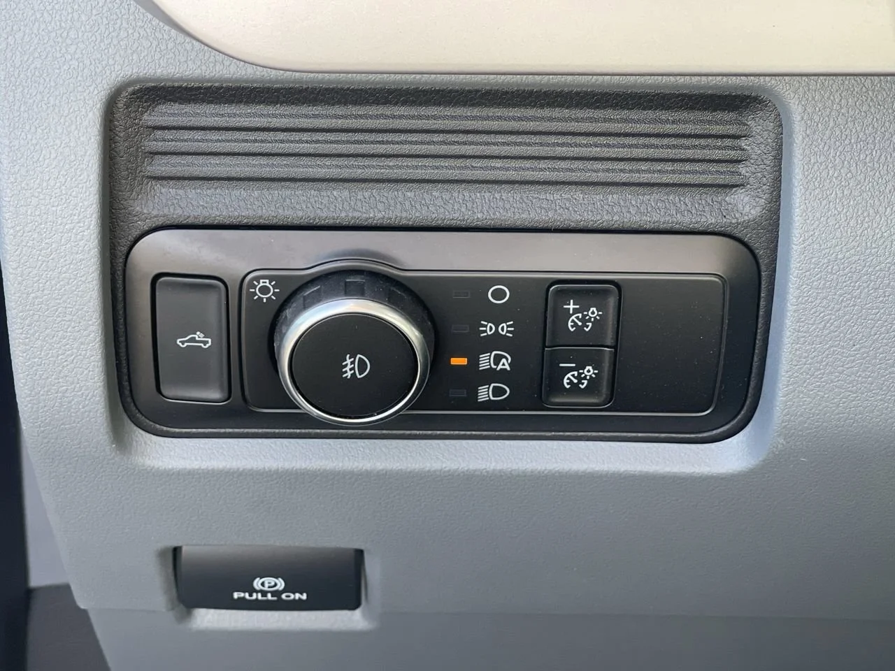 New 2025 Oxford White Ford XL image 22