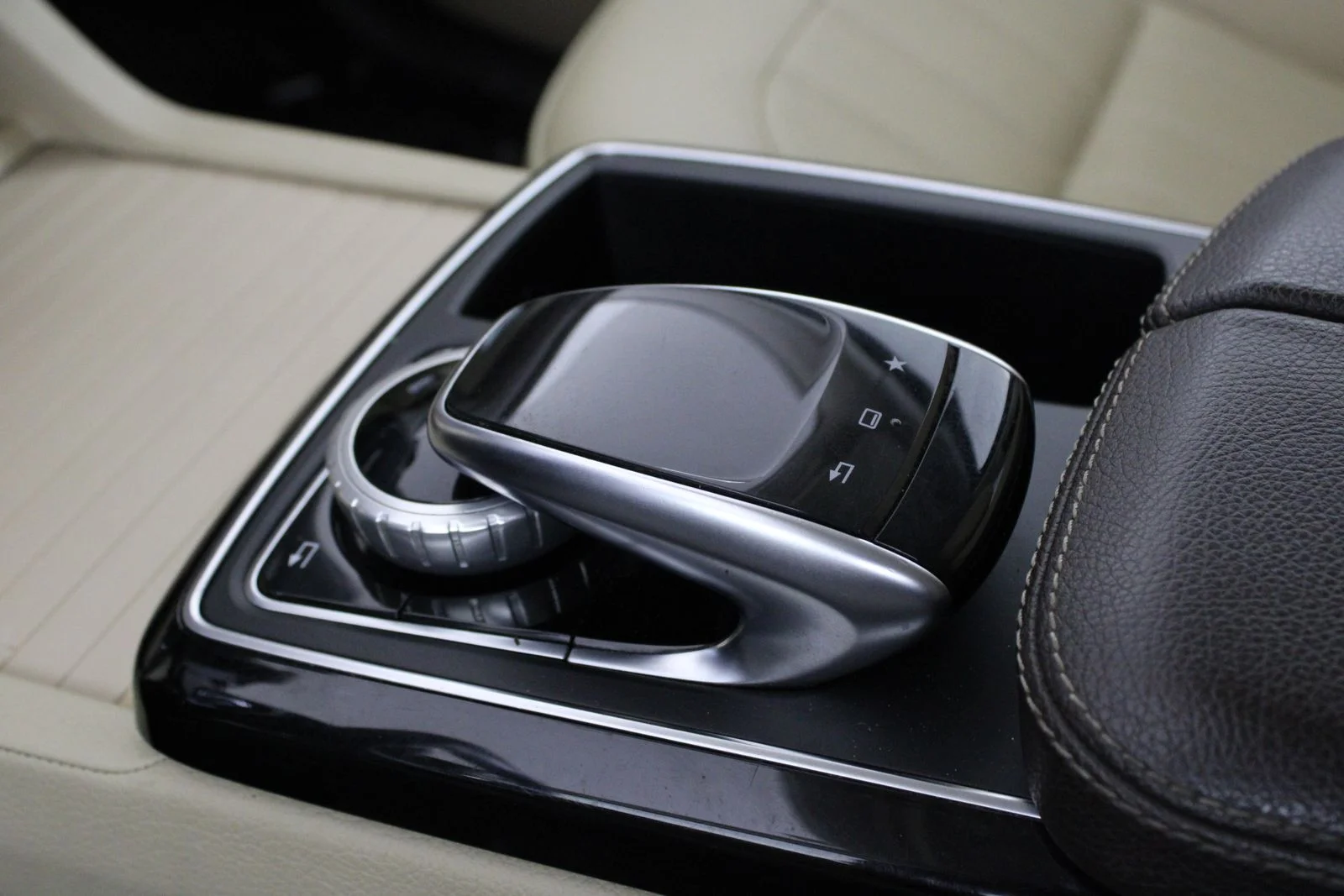 Used 2016 Black Mercedes-Benz GLE 300d image 19