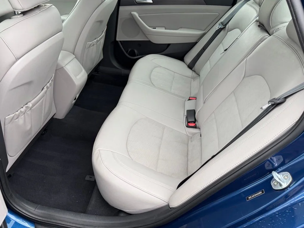 Used 2017 Lakeside Blue Hyundai Sport image 16
