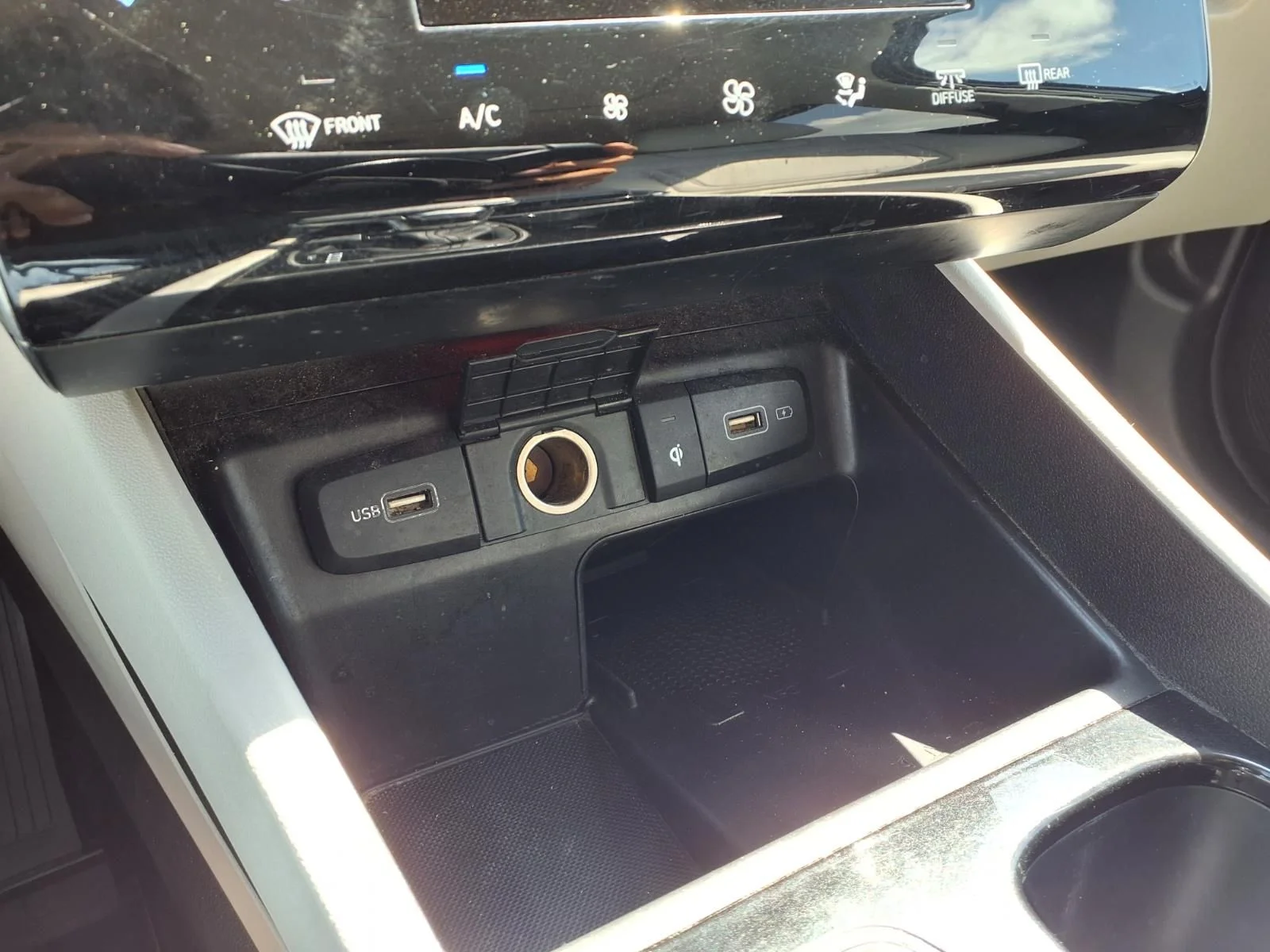 Used 2024 Silver Hyundai SEL image 19