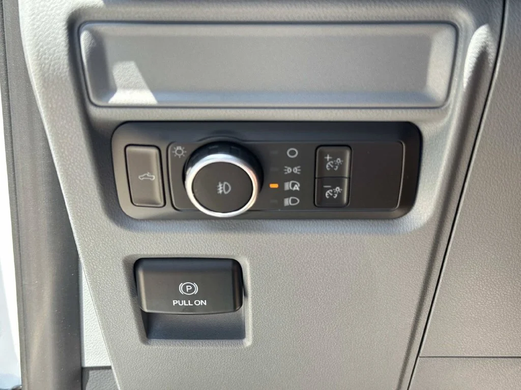 New 2026 Oxford White Ford XLT image 37