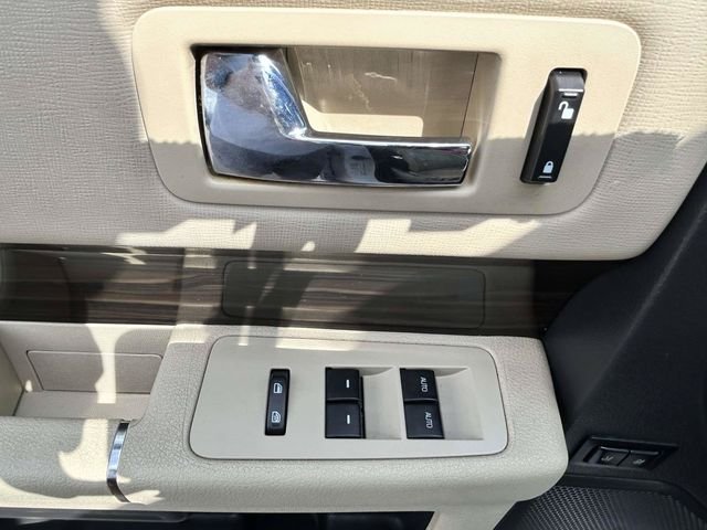 Used 2016 White Ford SEL image 19