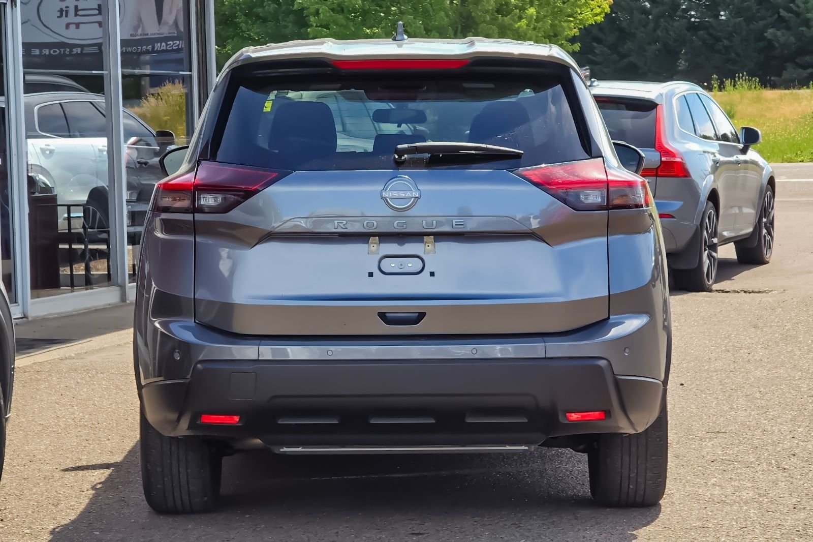 Used 2025 Gray Nissan SV image 5