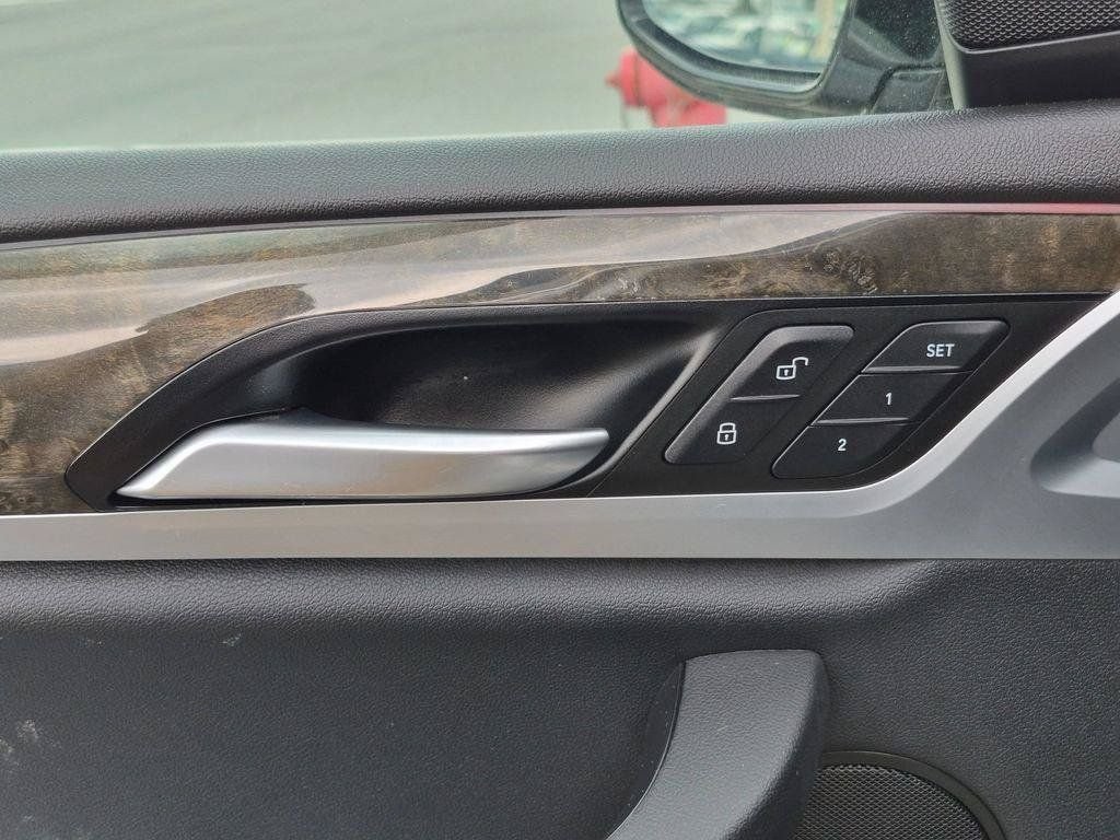 Used 2020 Silver BMW xDrive30i image 12